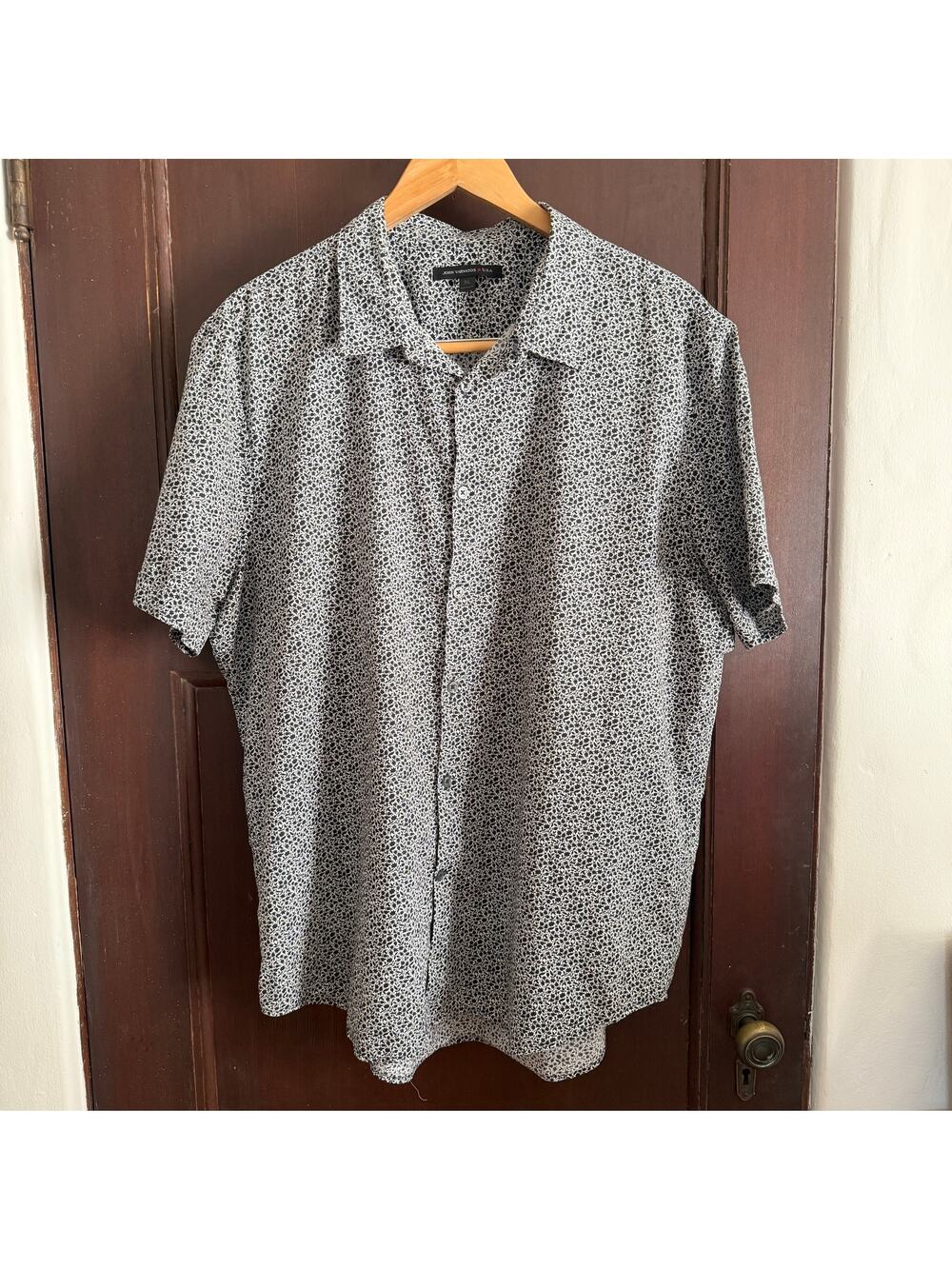 JOHN VARVATOS | Blue and White Floral Printed  Short Sleeve Button Down Shirt XL